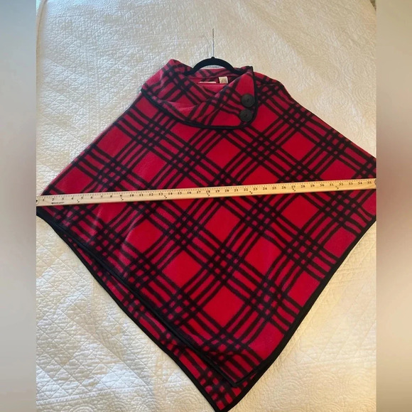 Cabincore LeMode Red/Black Plaid Poncho. #preppy #layering #fall2025 - Picture 5 of 5